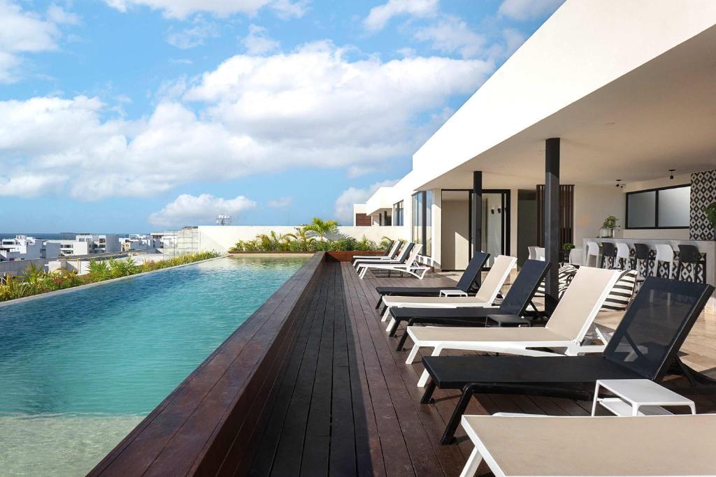 Rooftop Pool & Stylish Retreat in Playa del Carmen - 1