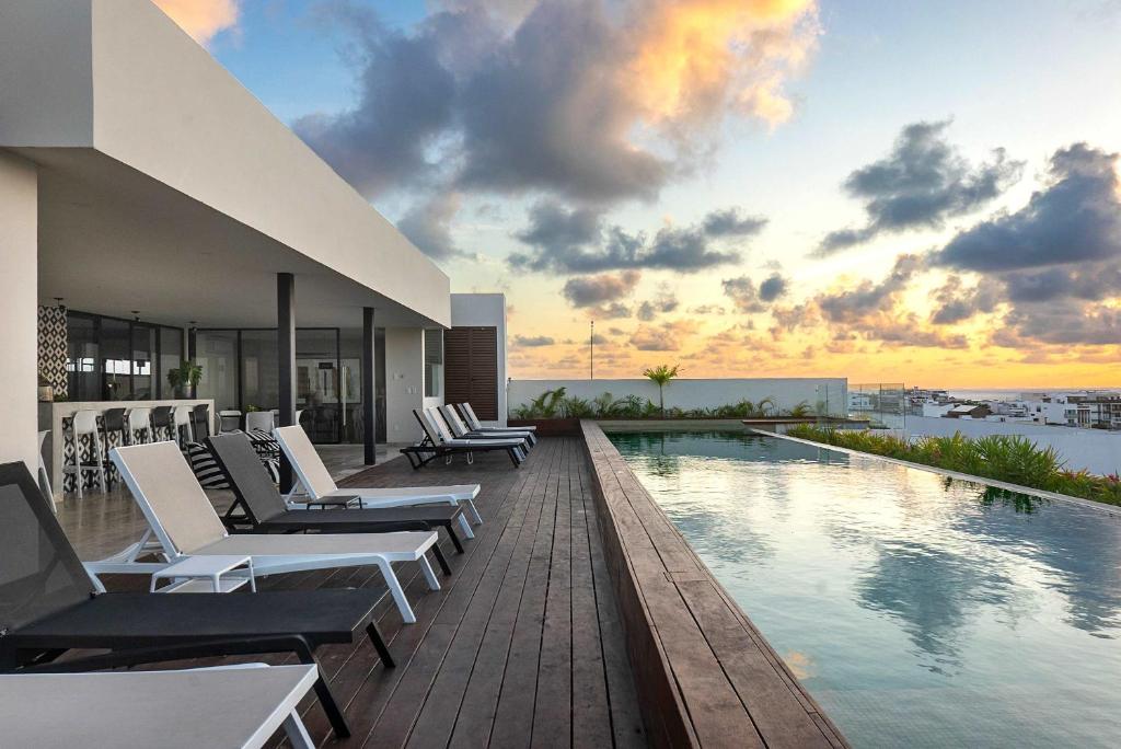 Rooftop Pool & Stylish Retreat in Playa del Carmen - 3