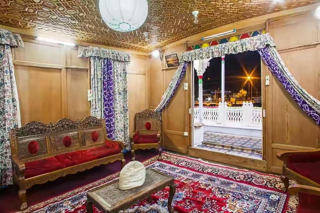 Houseboat New Pala palace 館内設備