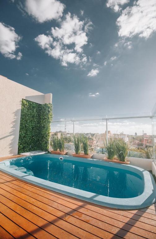 N1A1 - Work and Comfort with Pool and City Views - 1