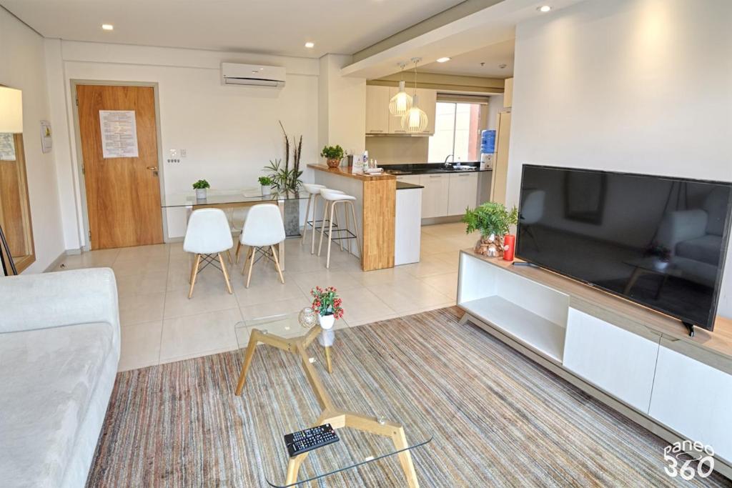 Executive One BR Workspace Pool Malls Nearby - 3