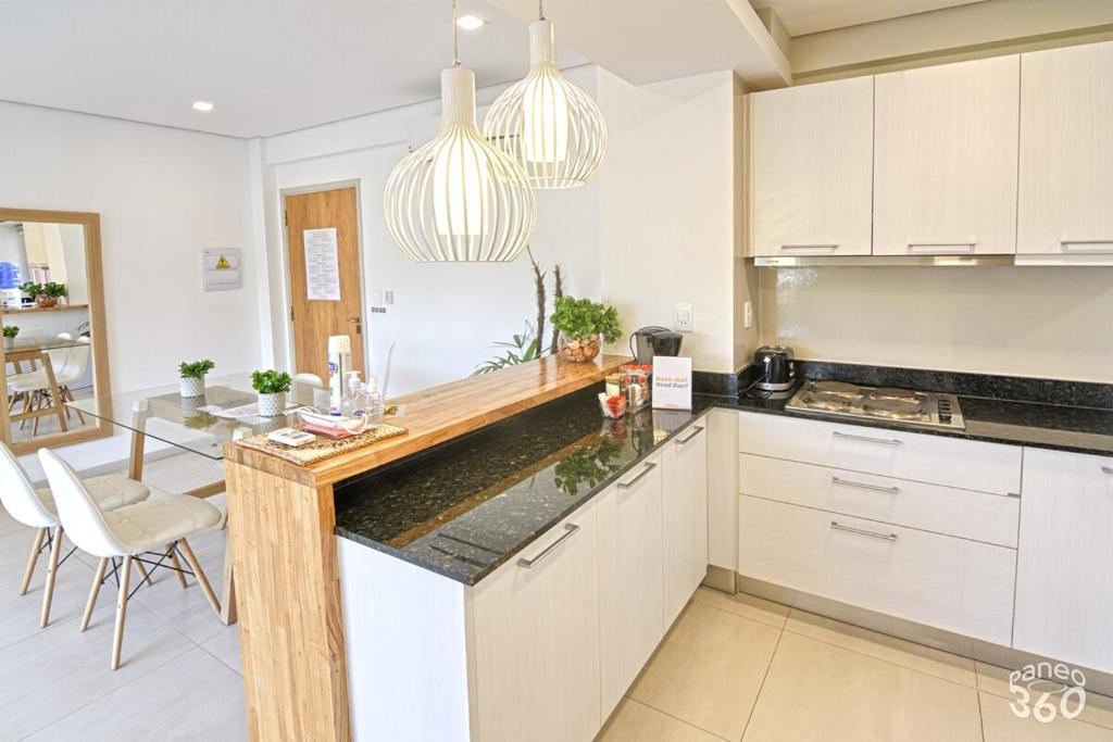 Executive One BR Workspace Pool Malls Nearby - 4