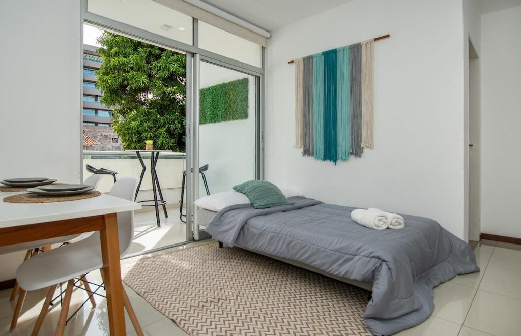 Modern 1BR Villa Morra with Balcony BBQ & Parking - 2
