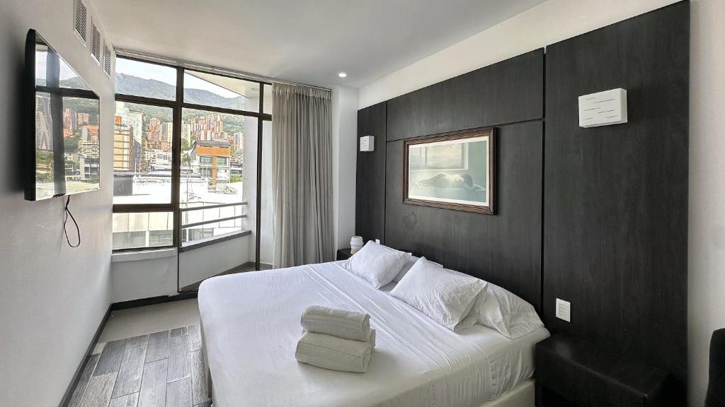 Luxury Suite Torre Poblado, 1 Min to Parque Lleras, Sleeps 4 - 1