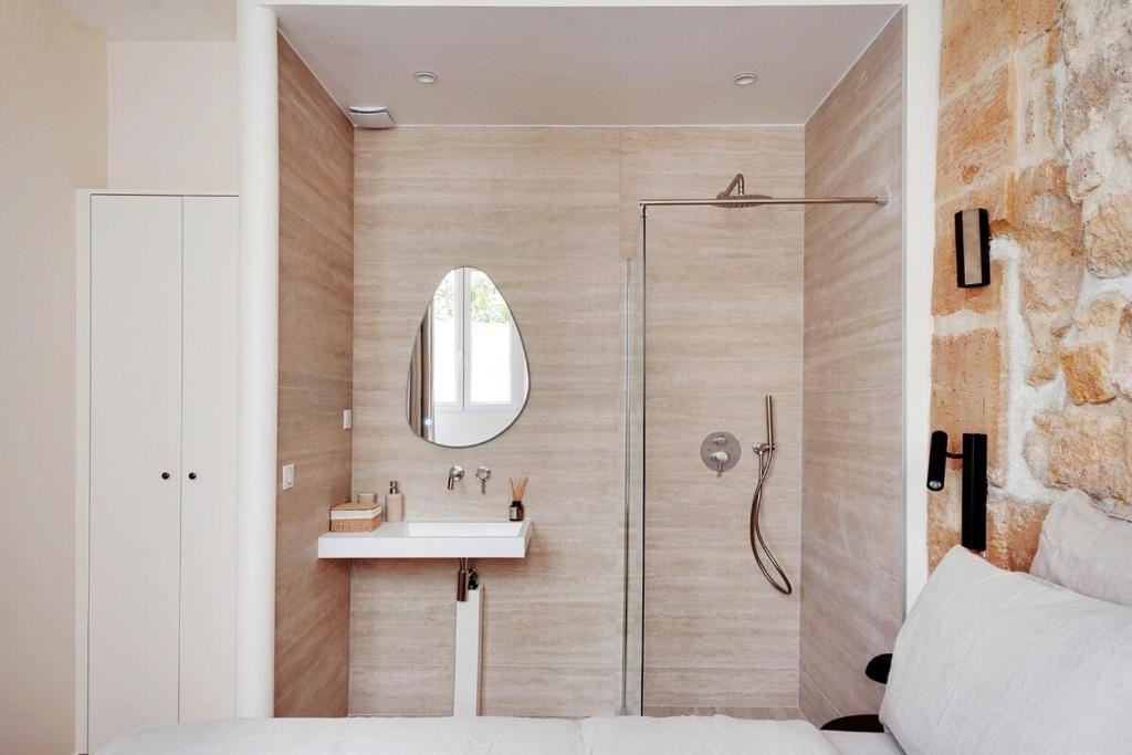 Appartement haut de gamme avec 2 salles de bains et climatisation au cœur du Marais - 3