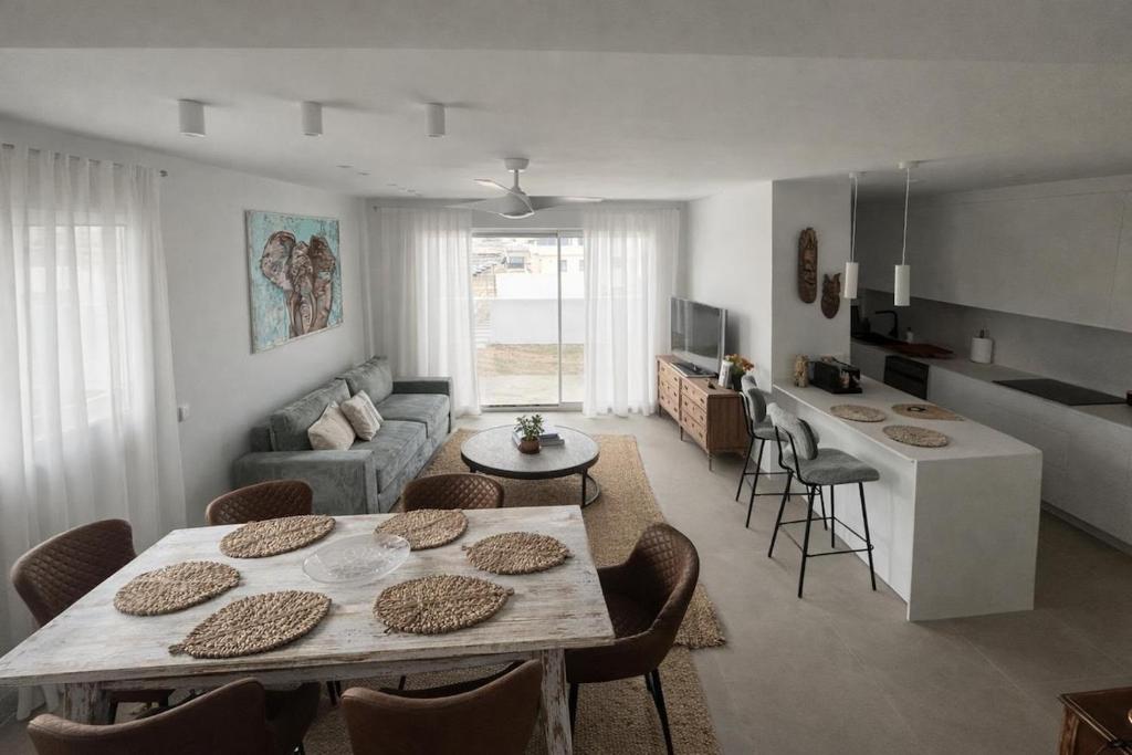 AP-2 XimoApartments Ático Dúplex con Piscina y Parking - 4