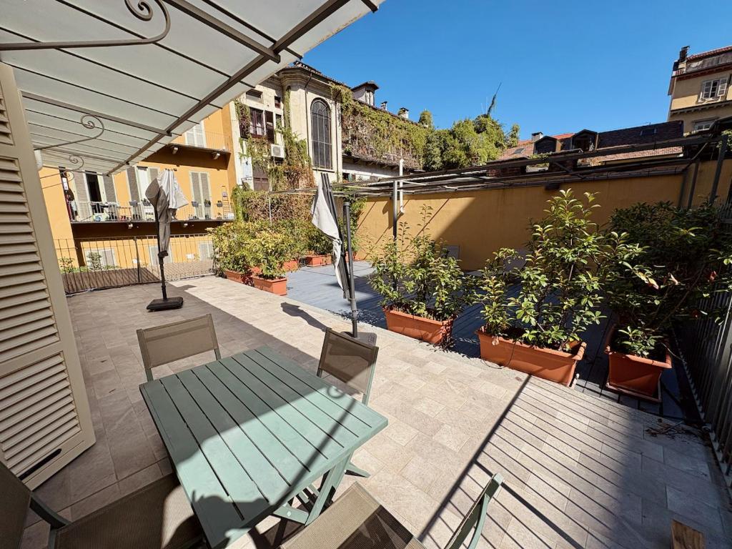 Trilocale di Charme con Terrazzo Privato: La Tua Oasi nel Centro di Torino - 1