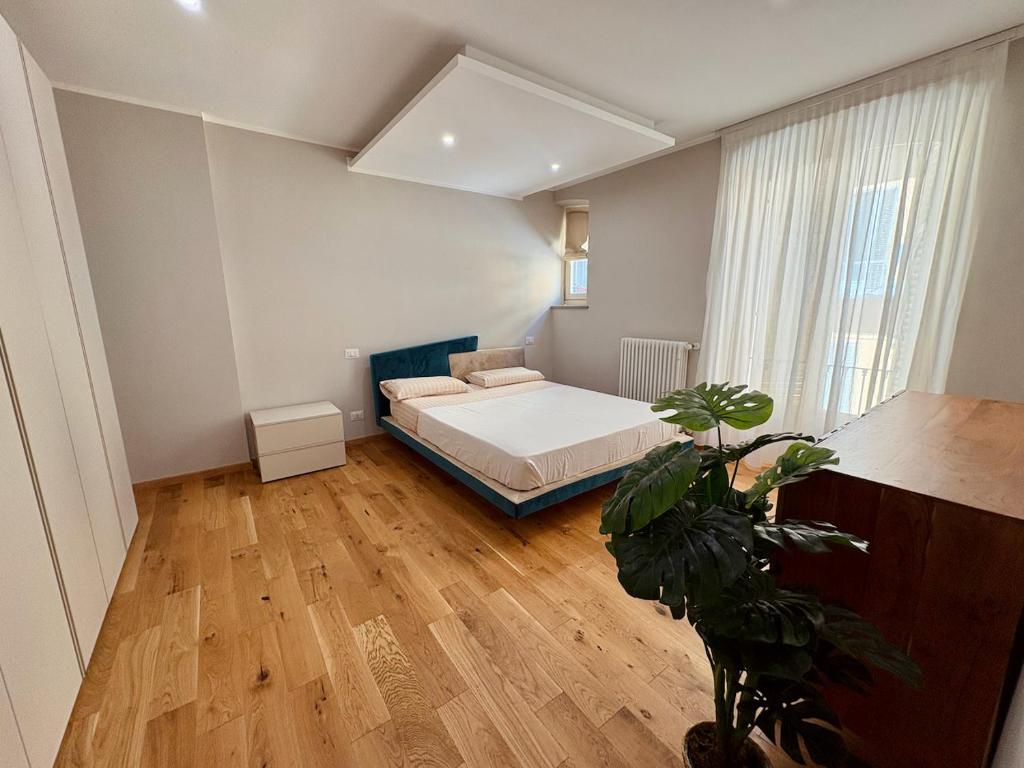Trilocale di Charme con Terrazzo Privato: La Tua Oasi nel Centro di Torino - 3