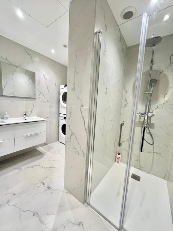 Nice 3 star apart near MC train Station 3rd floor - 2