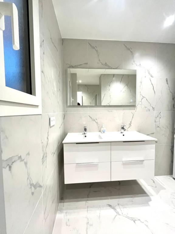 Nice 3 star apart near MC train Station 3rd floor - 5