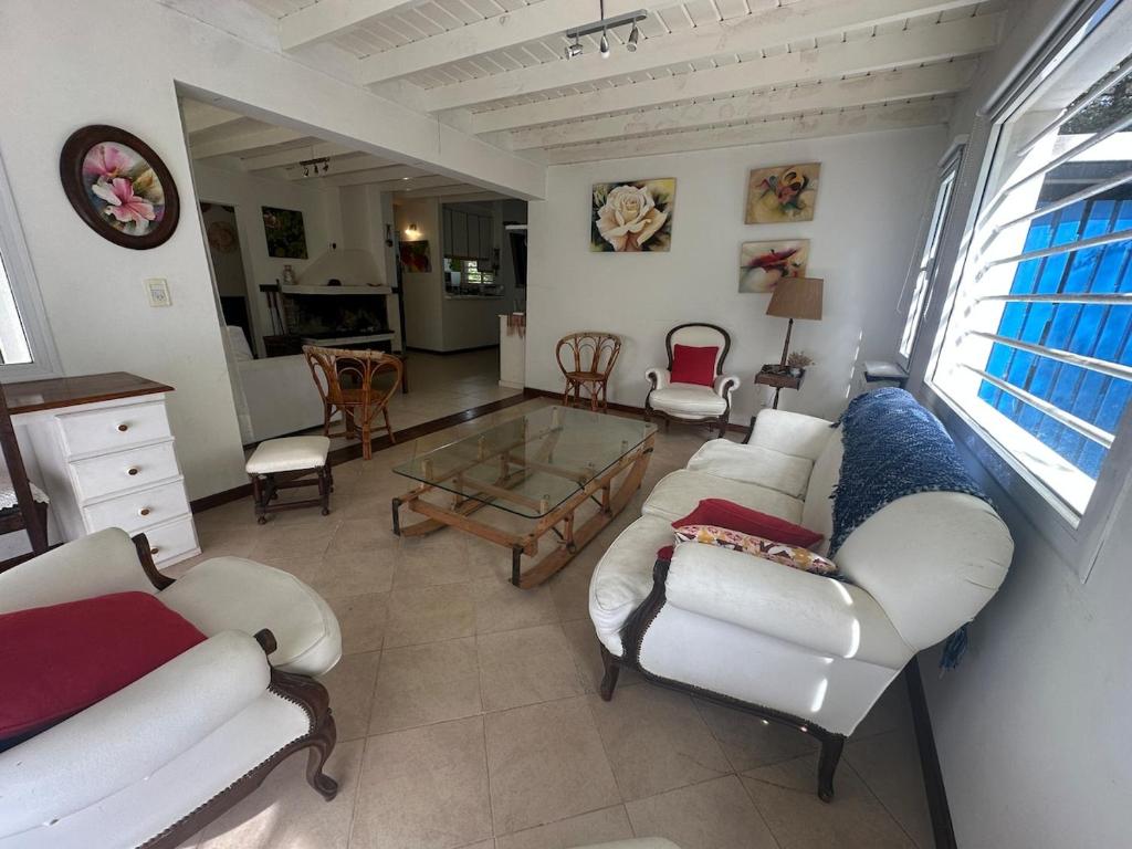 Hermosa casa rodeada de naturaleza en Pinamar Norte - 5