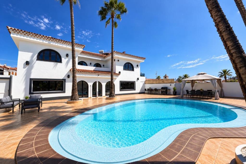 Large Villa in Maspalomas with Huge Private Pool, Jacuzzi & Gym - 1