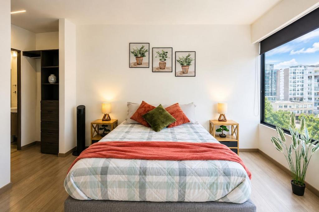 Luxury 1BR Condo w Pool, Jacuzzi, Near Antara - 2