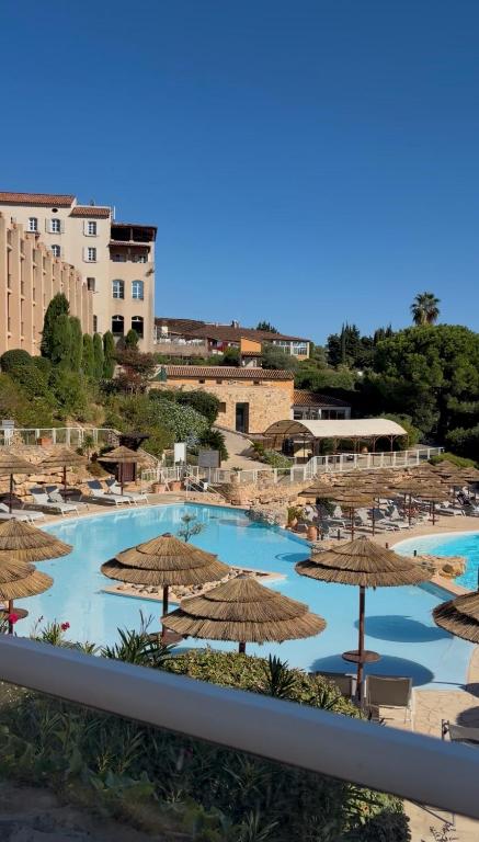 Le hameau piscine & golf domaine privé - 4