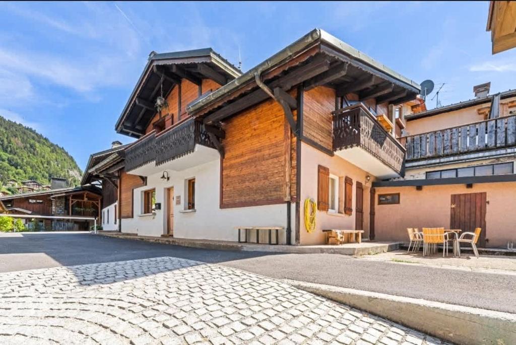 4 Bedroom Chalet Central Morzine Private Parking - 1