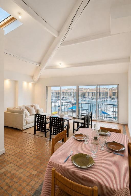 80M2 SUR LE VIEUX PORT - Vue exceptionnelle - 2 chambres - 3