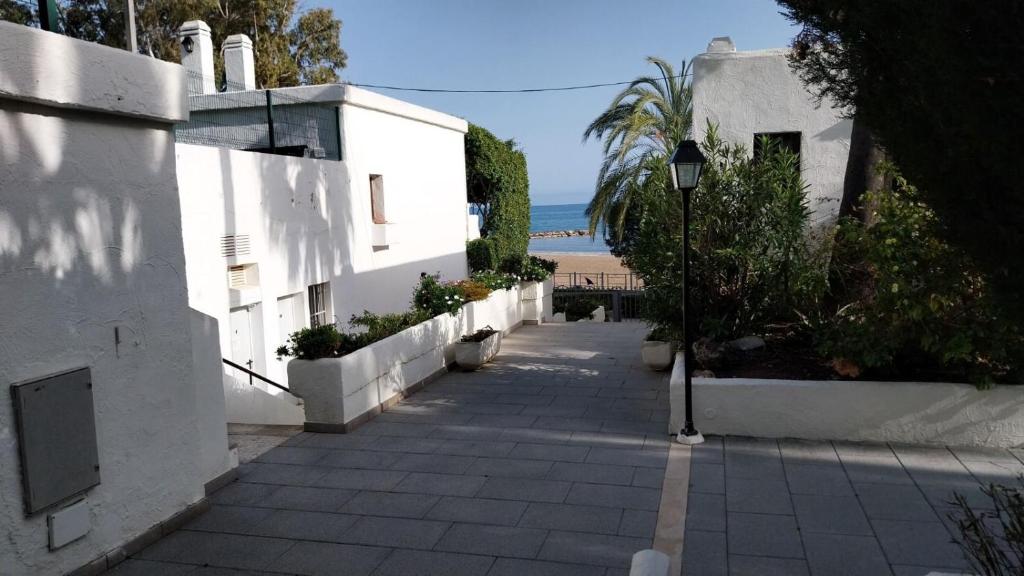 Apartamento con vistas al jardín y al mar - 1