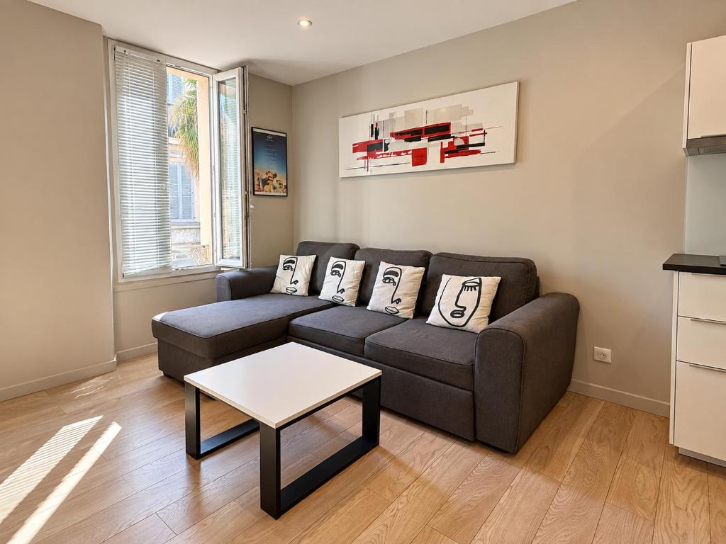 Stylish 2 Bed Apartment 1 Min to Palais & Beach - 3