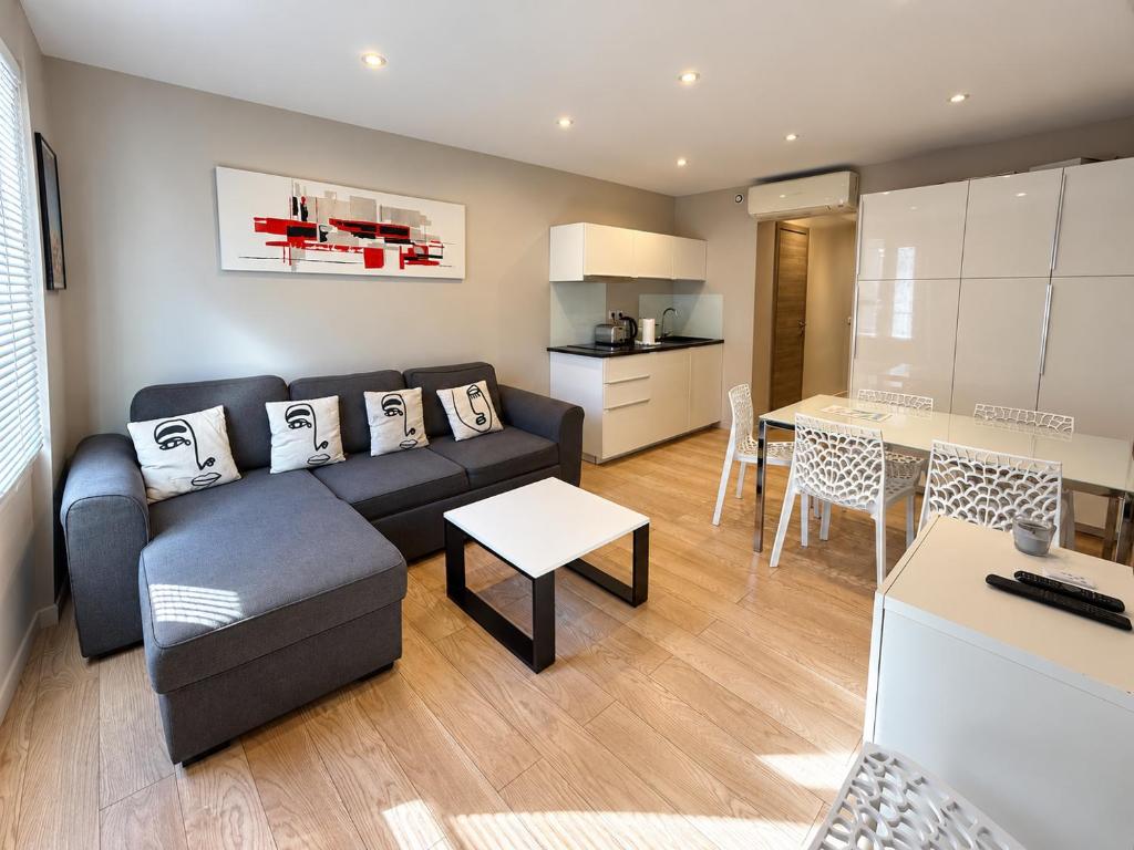 Stylish 2 Bed Apartment 1 Min to Palais & Beach - 2