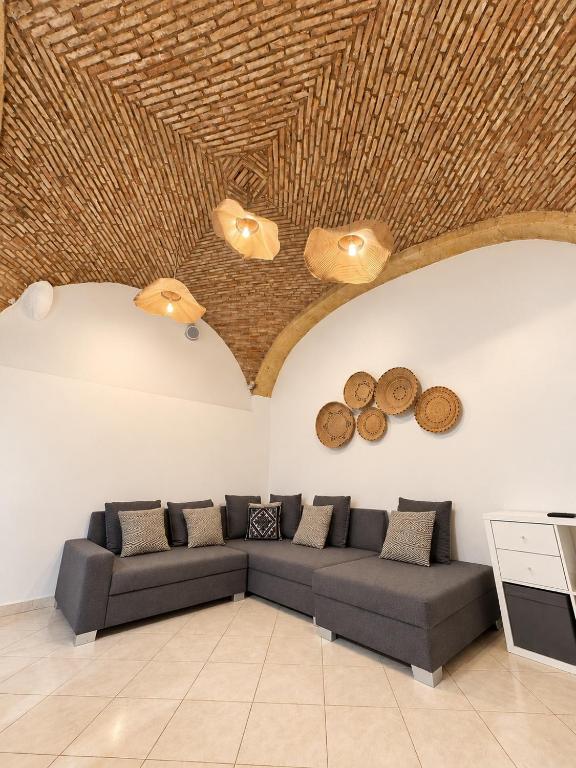 Kalma Brick Arch Apartment - Central & Authentic - 1