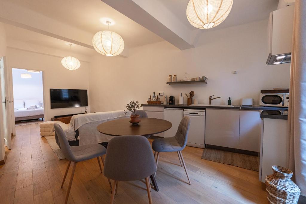 Appartement, 2 pièces Traversant, Balcon, Cannes & Forville & Suquet - 2