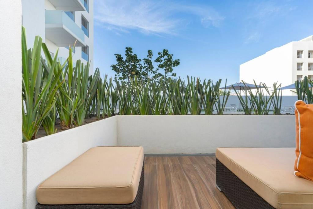 Casa Valentina Heart of Cabo 3BR Oasis Rooftop Spa Poolside - 2