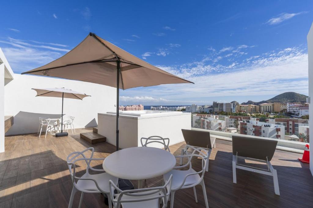 Casa Valentina Heart of Cabo 3BR Oasis Rooftop Spa Poolside - 5