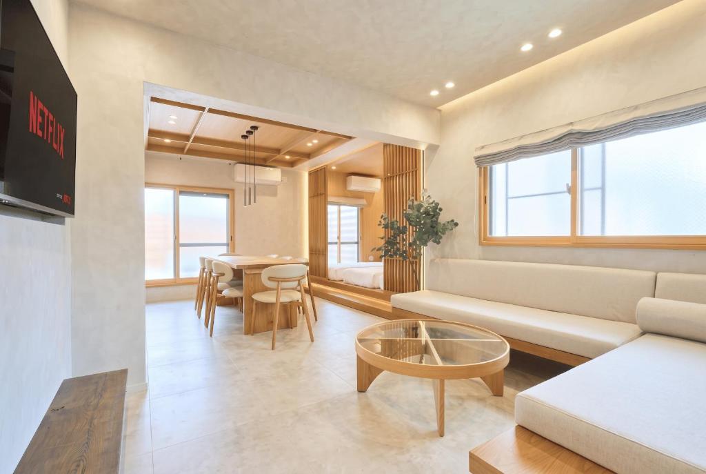 STAY ARI Apartment Hotel