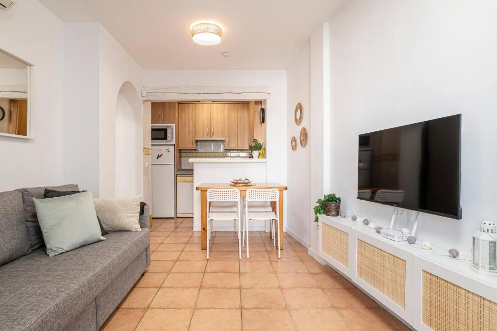Apartamento con Patio Andaluz - Playa y Centro - 1