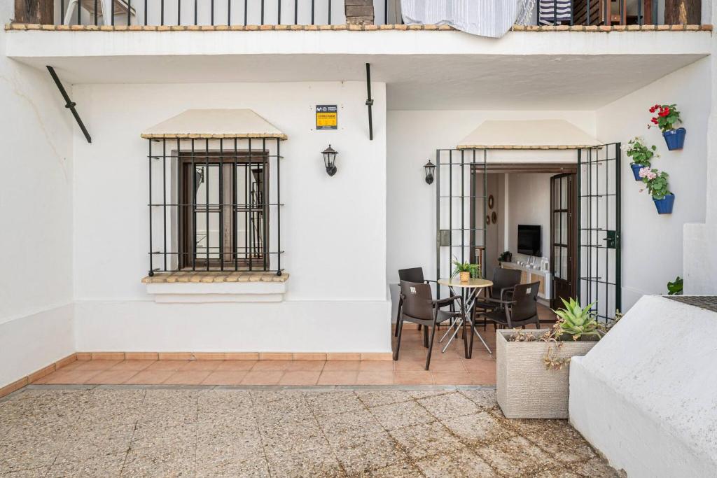 Apartamento con Patio Andaluz - Playa y Centro - 4