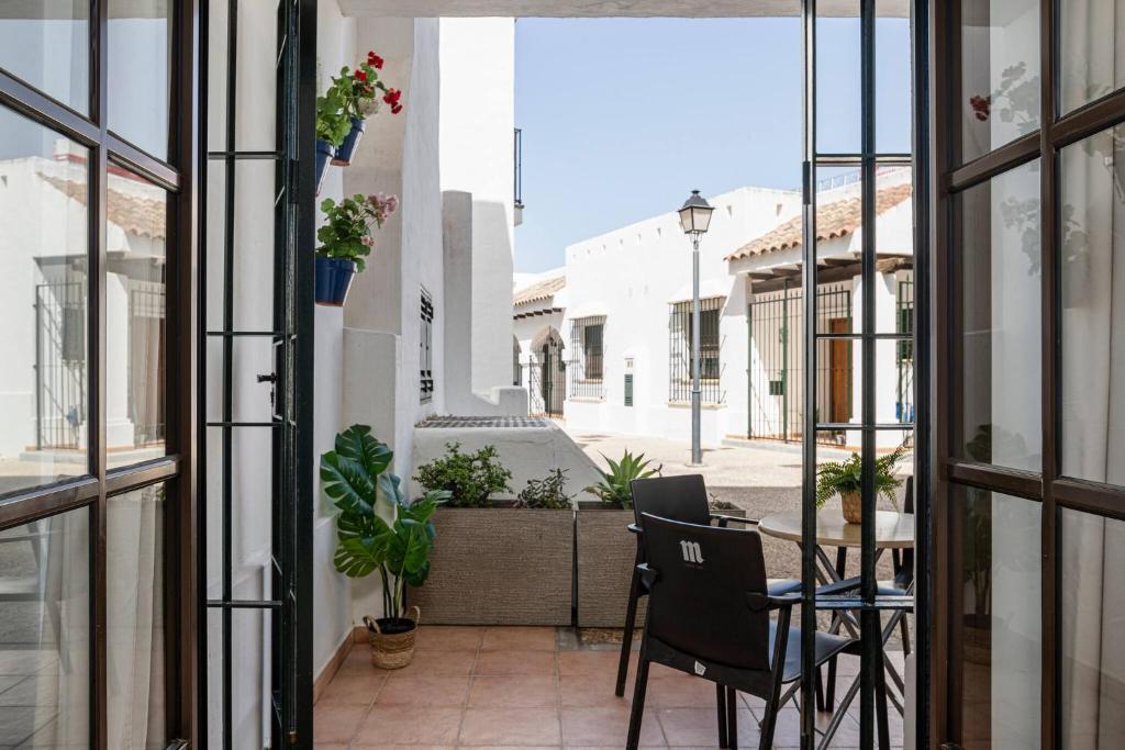 Apartamento con Patio Andaluz - Playa y Centro - 5