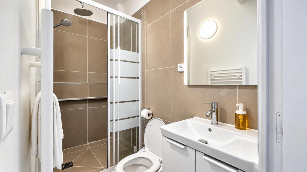 Le Marais 1 Bedroom Apartment with Balcony and Netflix - 5