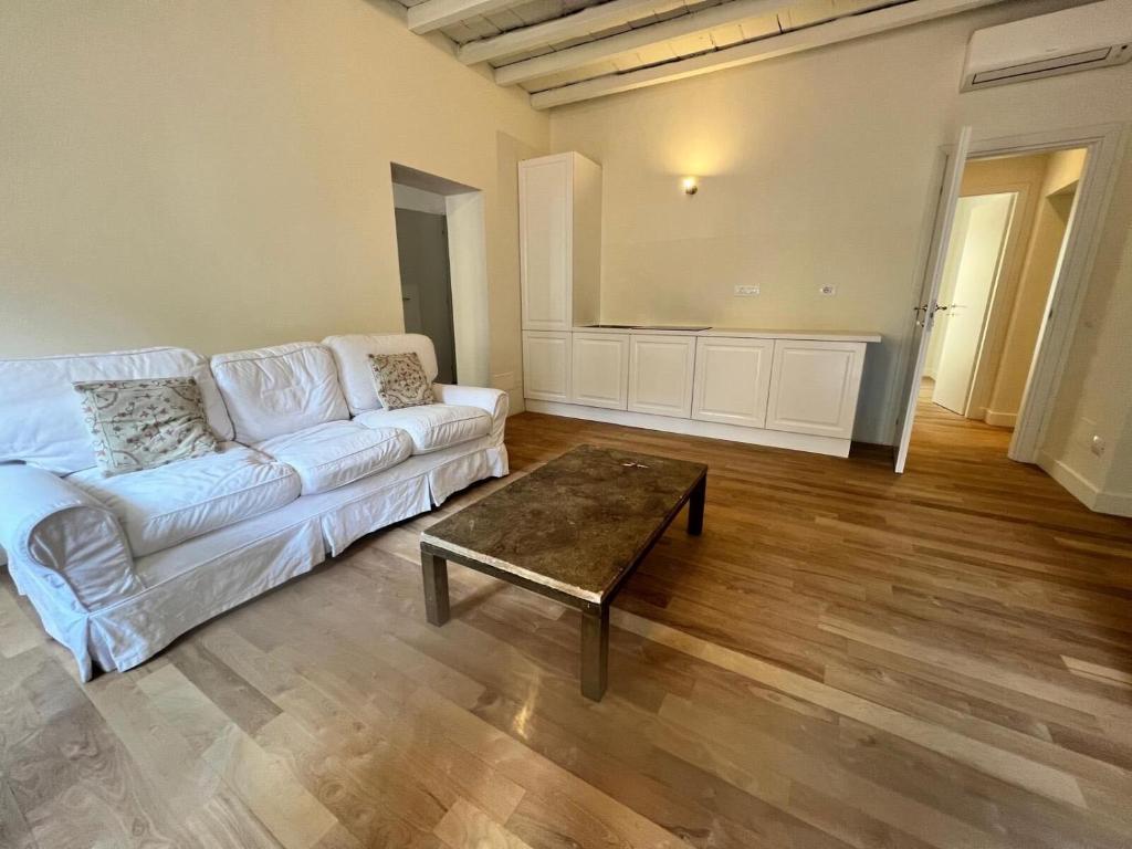 Chinatown - Bright & Spacious Apartment - 4