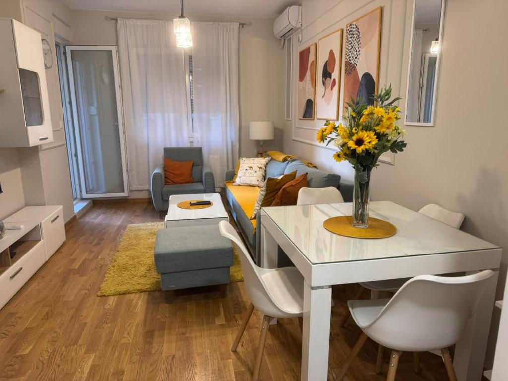 Center Sunrise Apartment - 1