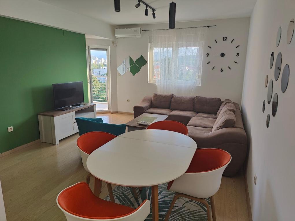 Modern 1 Bedroom Penthouse Apartment in Podgorica - 1