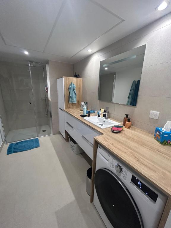 2-bedroom apartment pool parking private beach access - 3
