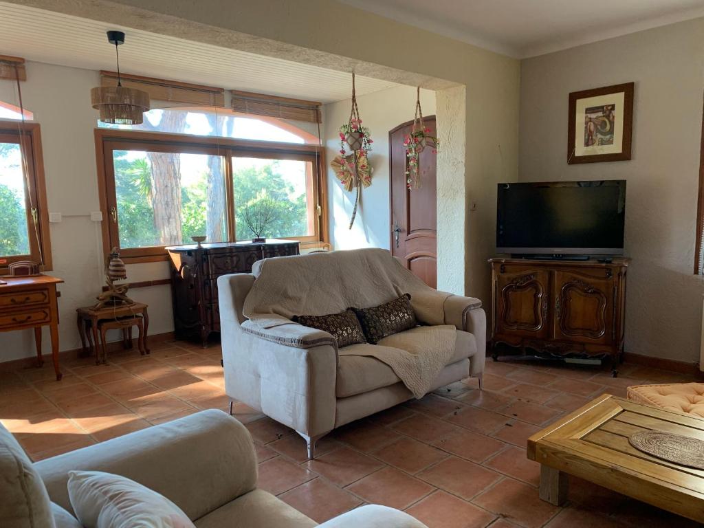 Rez-de-villa avec terrasses et jardin - 2