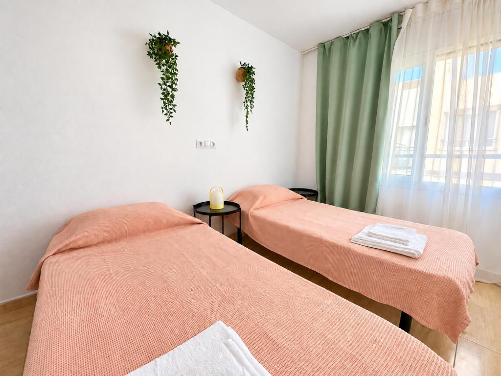 Sènia Central Apartment, Lloret de Mar - 4 Min Walk to the Beach - 3