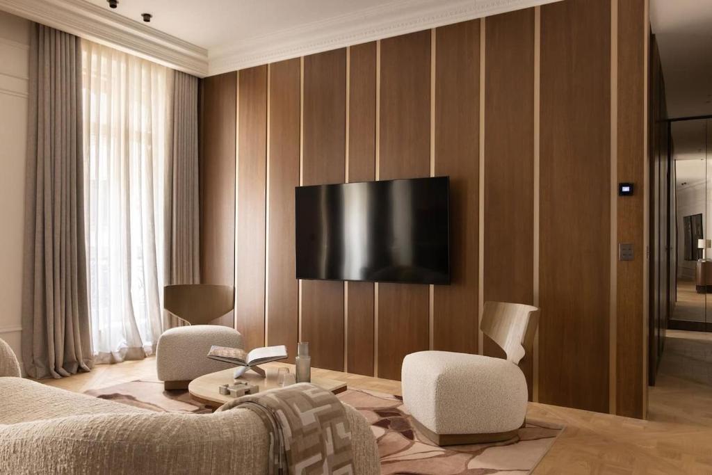 Louvre Palace Apartments - 1