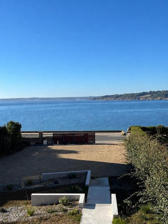 Villa moderne en bord de mer avec accès plage - 2