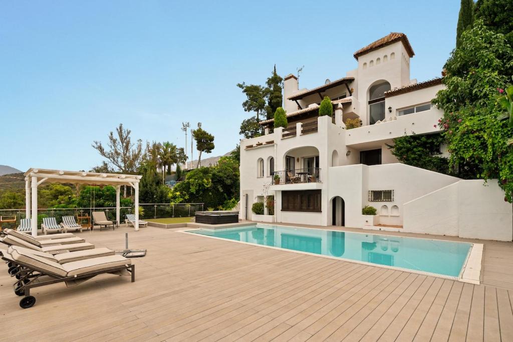 Mediterranean Villa on Aloha Golf with Pool RDR584 - 1