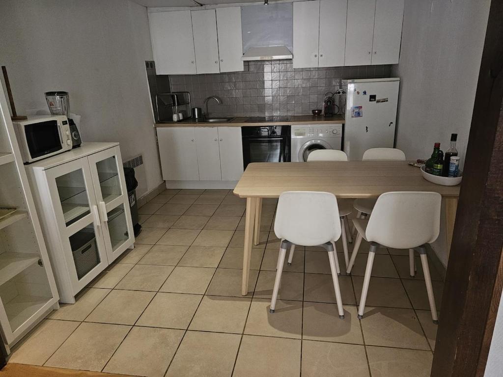 Charming apartment in a very good location - Living room and 1 bedroom - 3