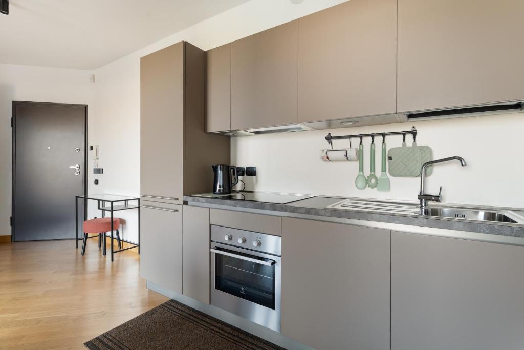GuestHost - Traiano Comfy and Bright Studio - 2