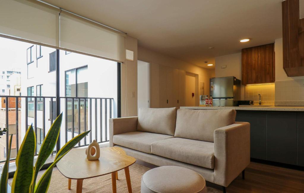 Prime 2BR with Balcony in Miraflores - 1