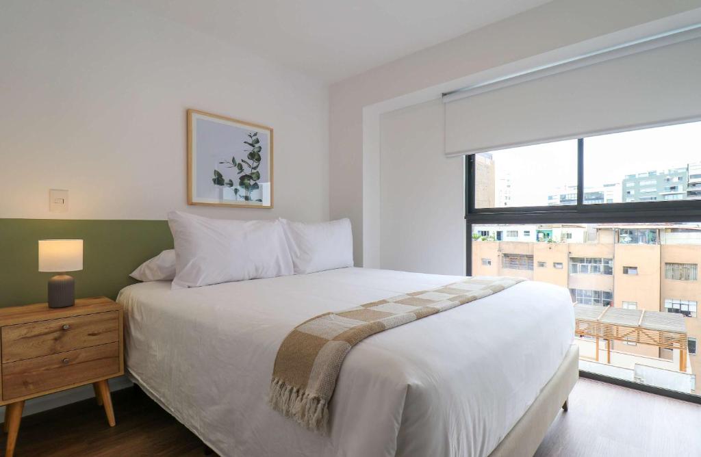Prime 2BR with Balcony in Miraflores - 2