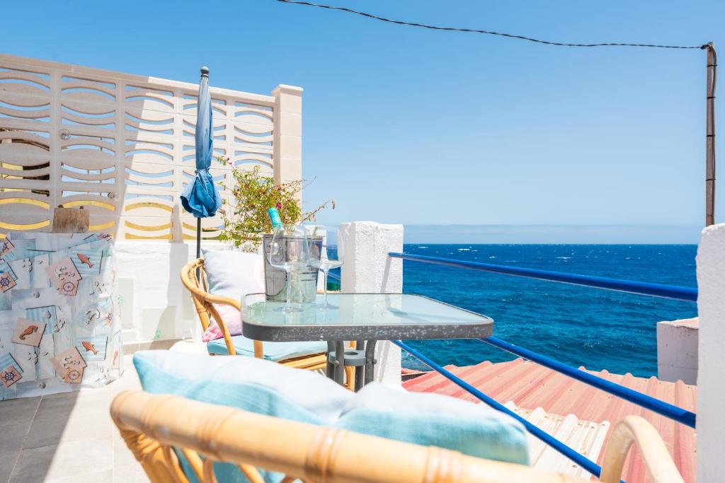 Studio next to the ocean - 1