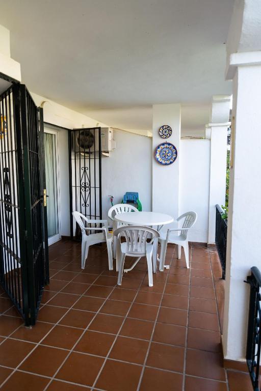 Bright apartment near swimming pool and golf course - 2