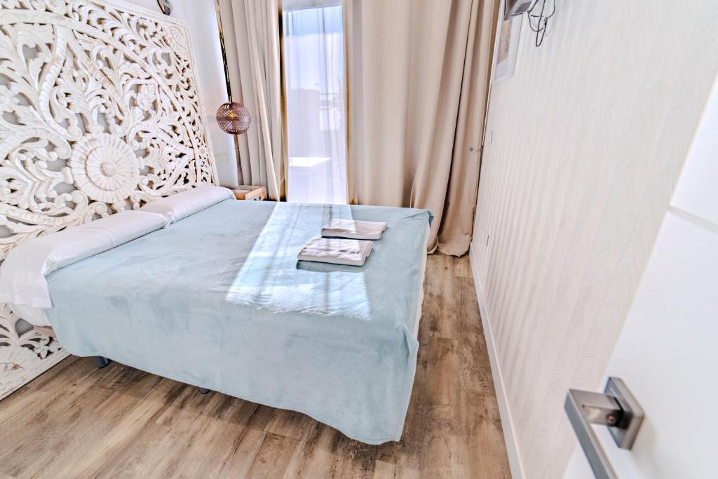 Apartamentos LOLA y MANUELA en primera línea playa Carihuela con excelente Terraza-jardin de 80 m2 frente al Mar con aparcamiento privado Ideal para descansar oyendo las olas del Mar - 2