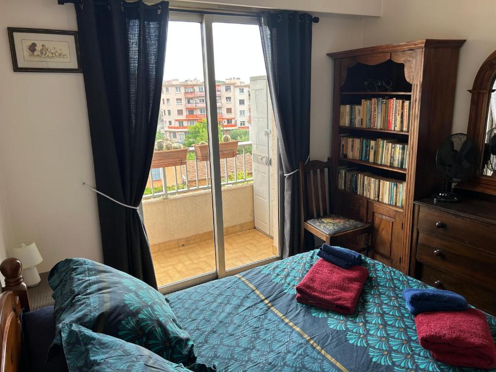 Sunny Balcony Apartment in Vallauris Near Cannes & Antibes - 2