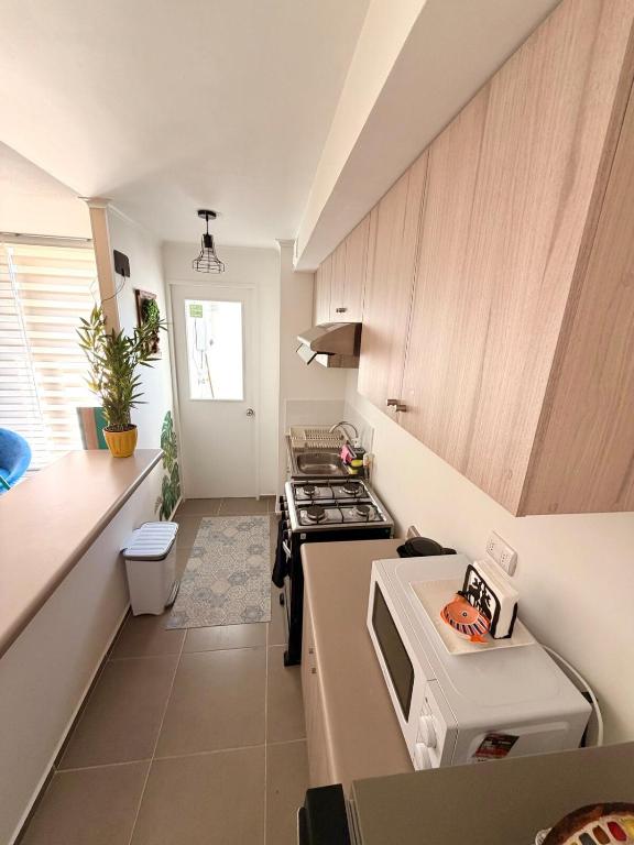 Spacious 3 bedroom apartment with pool and parking space - 2